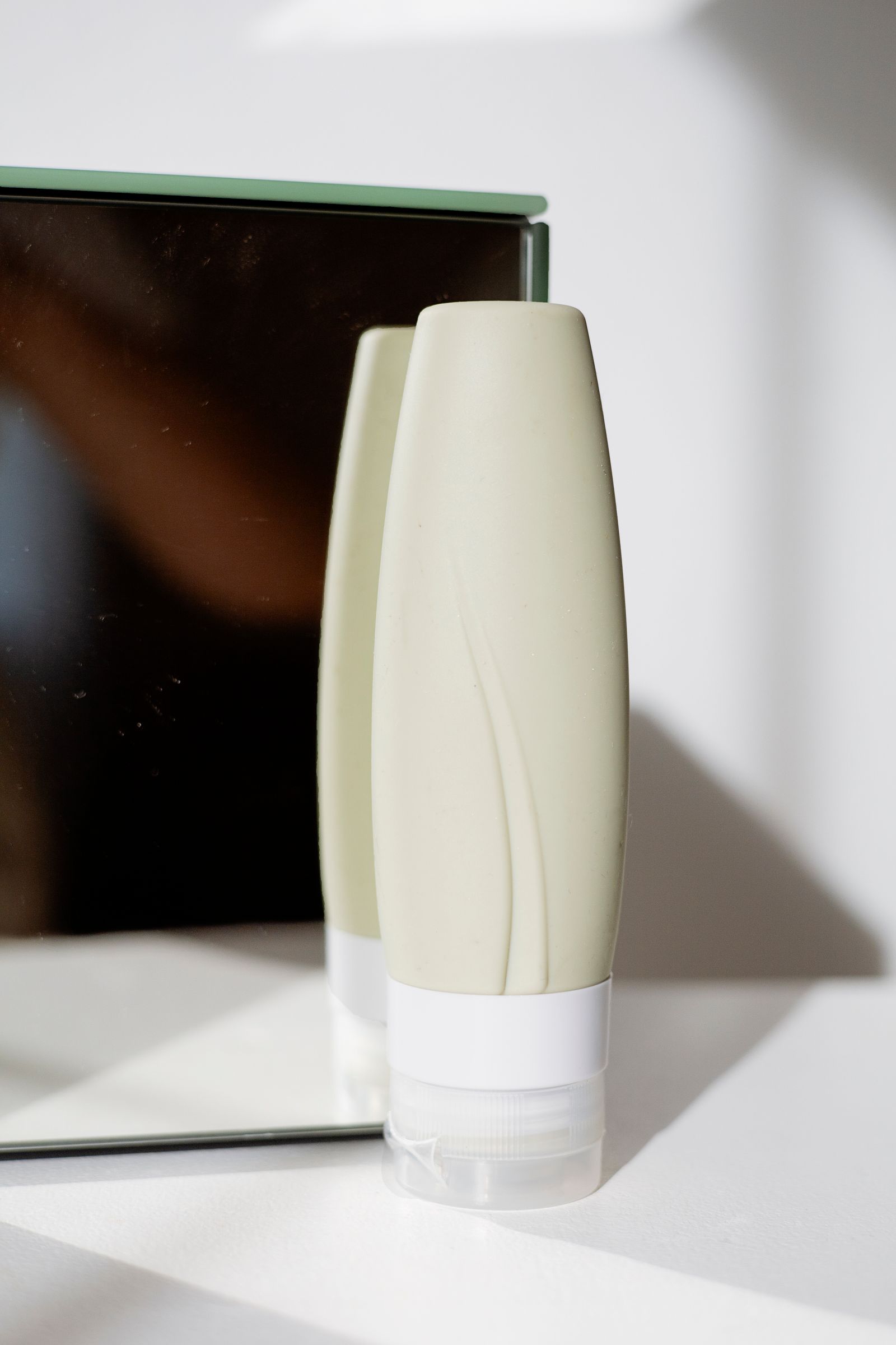 LEVELLER Velvet concept — body lotion in premium product-style presentation